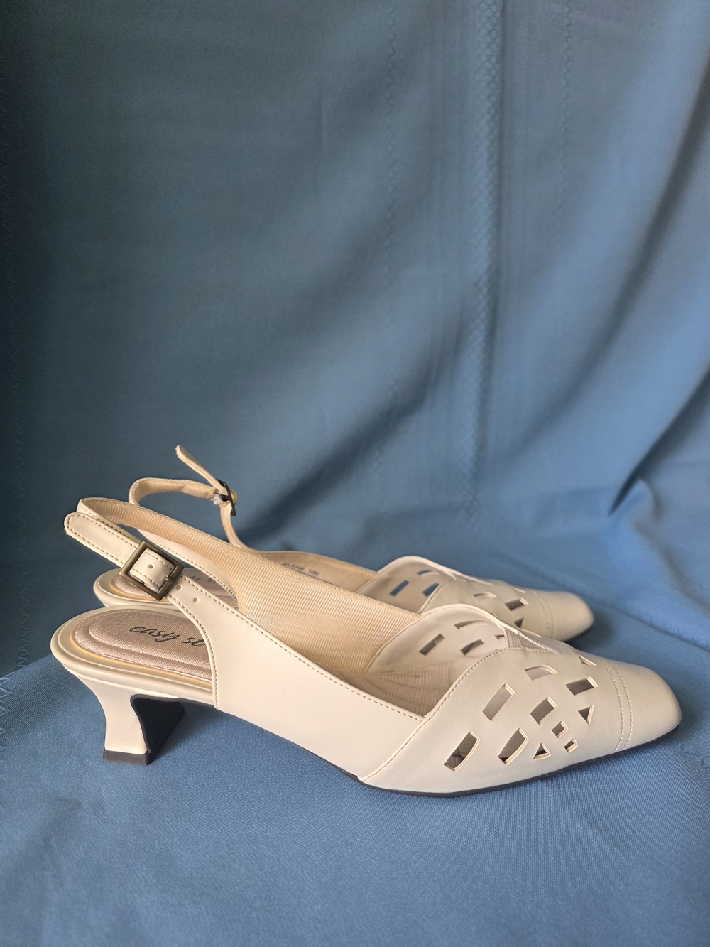 Easy Street Women’s Slingback Heels Cream Cutout Closed Toe Size 10N Low Heel